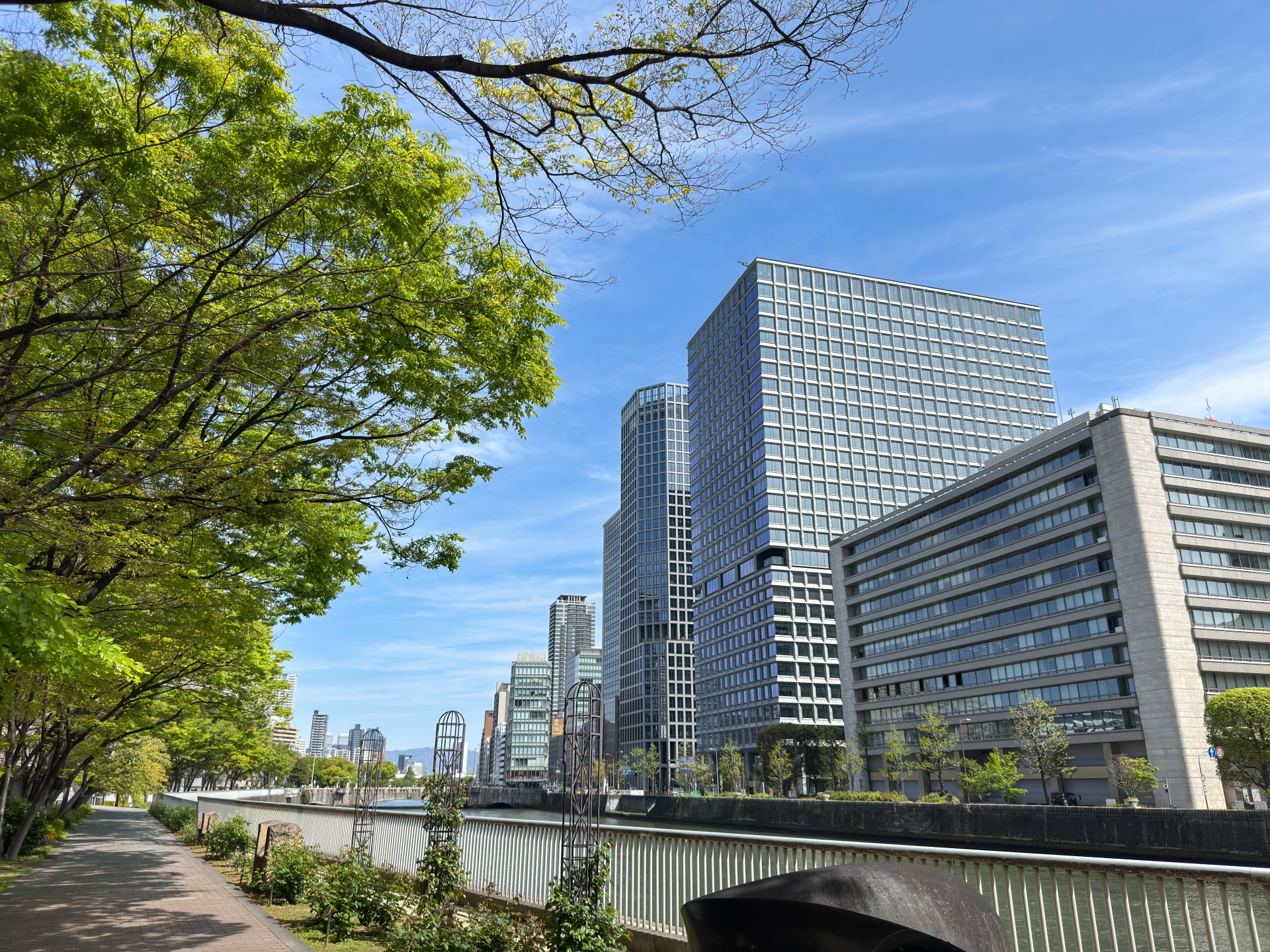 仕事にまつわることを連想させるような画像